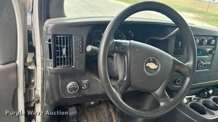 image for item EA2104 2008 Chevrolet Express 3500 box truck