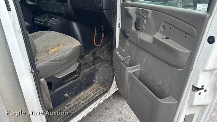 image for item EA2104 2008 Chevrolet Express 3500 box truck