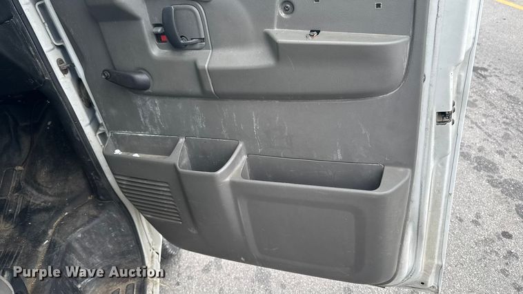 image for item EA2104 2008 Chevrolet Express 3500 box truck