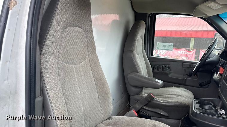 image for item EA2104 2008 Chevrolet Express 3500 box truck