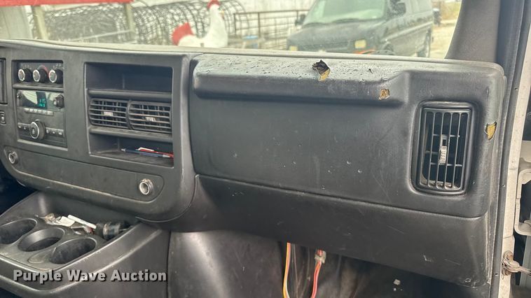 image for item EA2104 2008 Chevrolet Express 3500 box truck