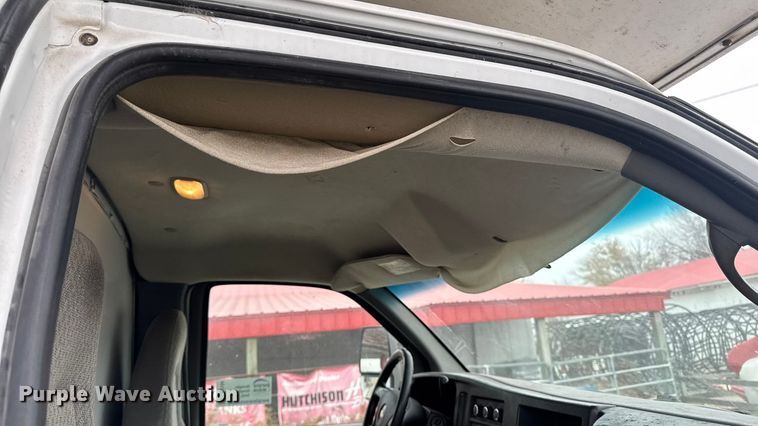 image for item EA2104 2008 Chevrolet Express 3500 box truck