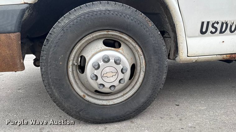 image for item EA2104 2008 Chevrolet Express 3500 box truck