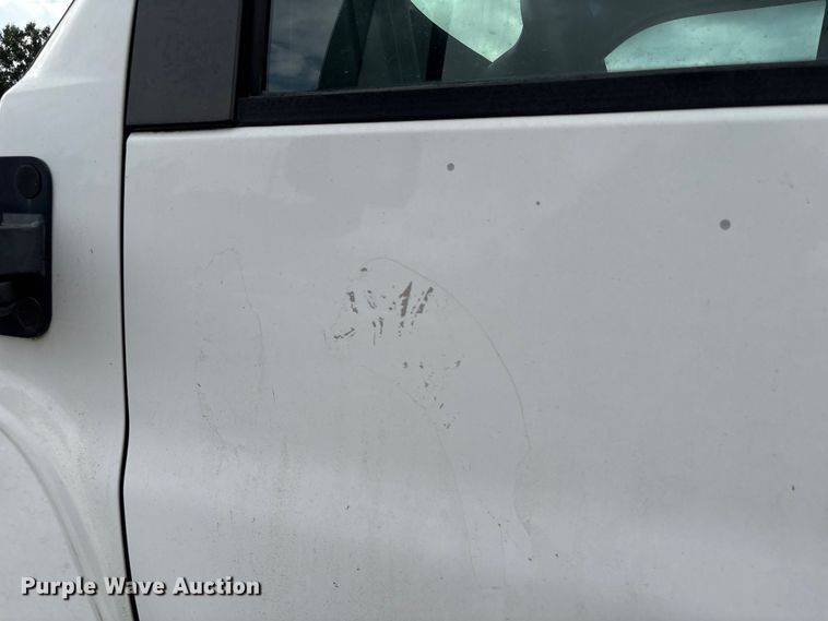 image for item EA7015 2005 Chevrolet C5500 delivery truck