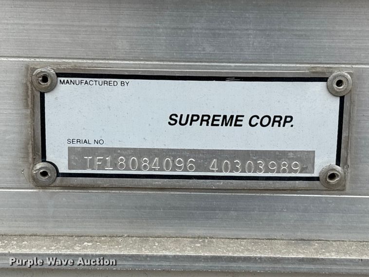 image for item EA7015 2005 Chevrolet C5500 delivery truck