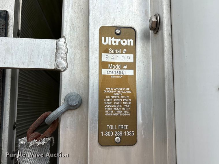 image for item EA7015 2005 Chevrolet C5500 delivery truck