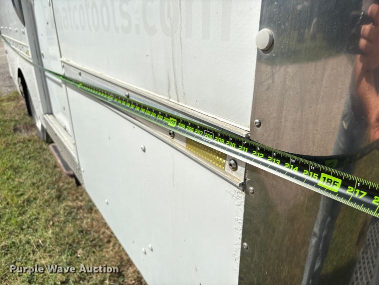 image for item EA7015 2005 Chevrolet C5500 delivery truck