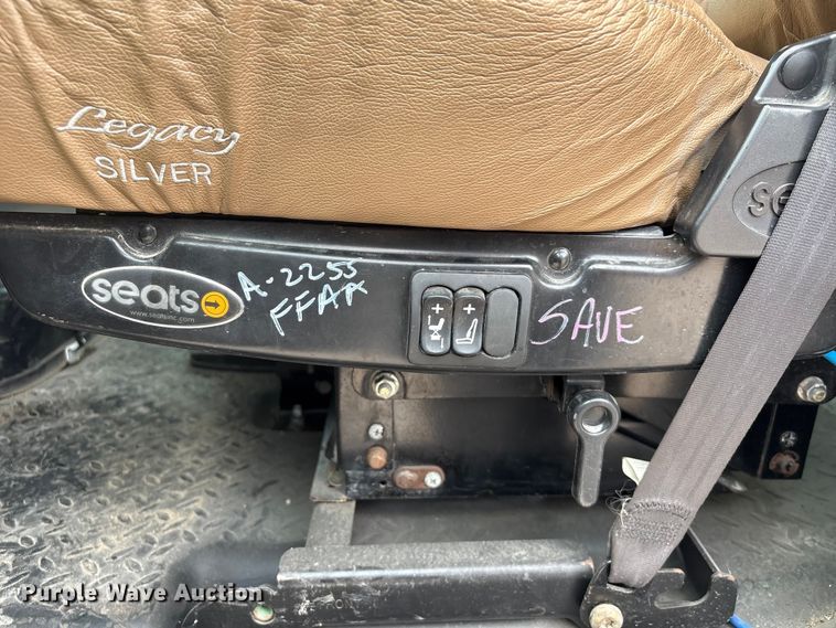 image for item EA7015 2005 Chevrolet C5500 delivery truck