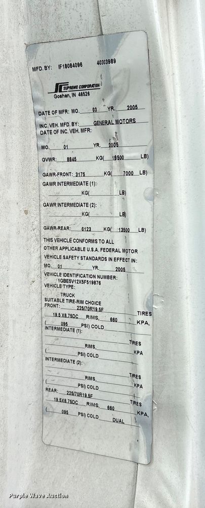 image for item EA7015 2005 Chevrolet C5500 delivery truck