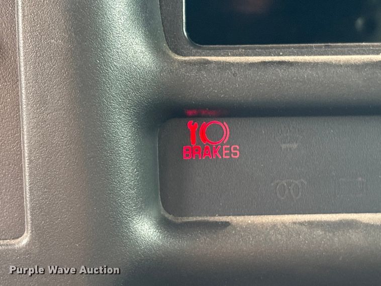 image for item EA7015 2005 Chevrolet C5500 delivery truck