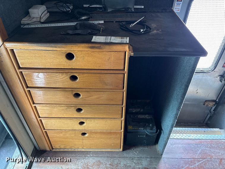 image for item EA7015 2005 Chevrolet C5500 delivery truck