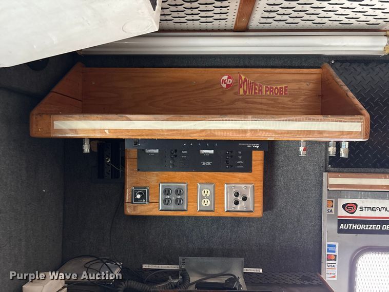 image for item EA7015 2005 Chevrolet C5500 delivery truck