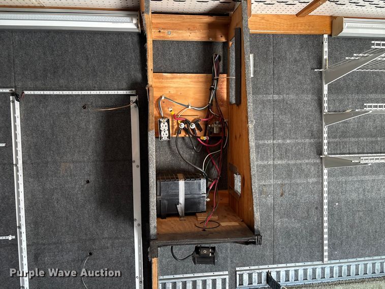 image for item EA7015 2005 Chevrolet C5500 delivery truck