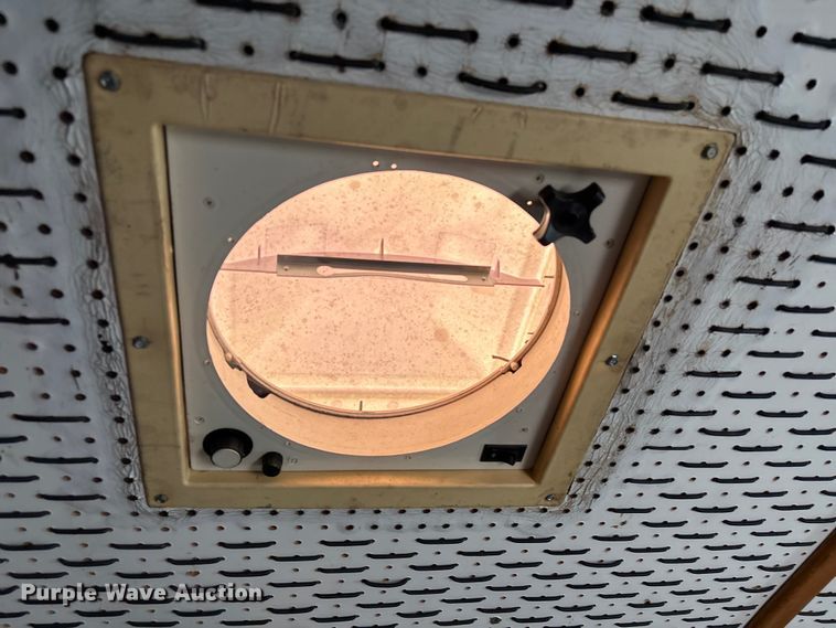 image for item EA7015 2005 Chevrolet C5500 delivery truck