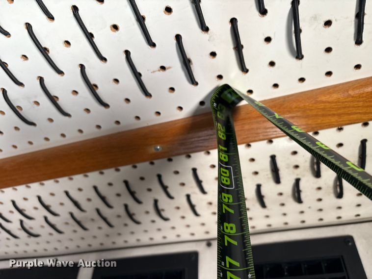 image for item EA7015 2005 Chevrolet C5500 delivery truck