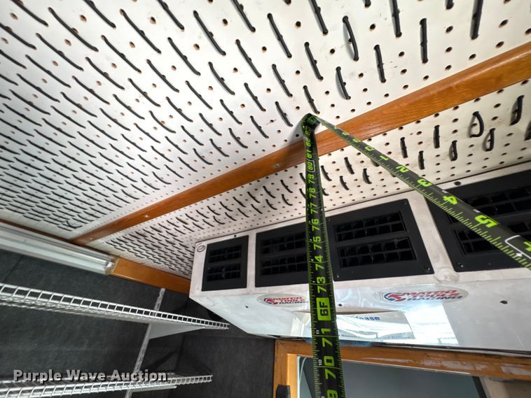 image for item EA7015 2005 Chevrolet C5500 delivery truck