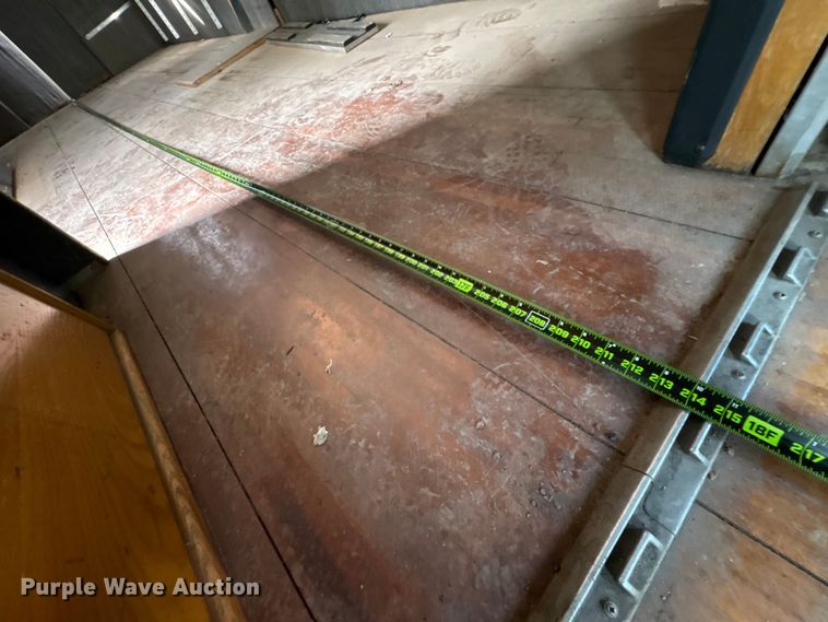 image for item EA7015 2005 Chevrolet C5500 delivery truck