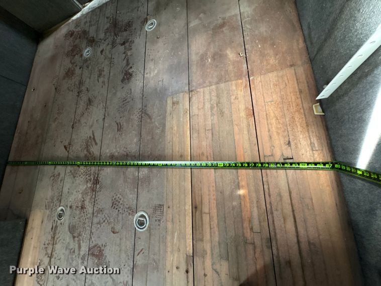 image for item EA7015 2005 Chevrolet C5500 delivery truck