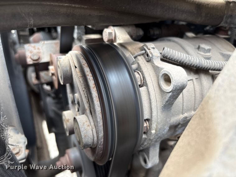 image for item EA7015 2005 Chevrolet C5500 delivery truck