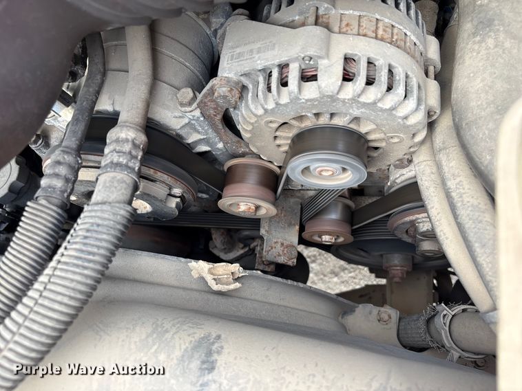 image for item EA7015 2005 Chevrolet C5500 delivery truck