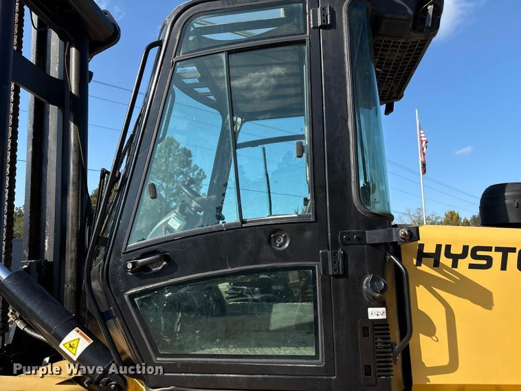 image for item EA7037 2010 Hyster H360HD forklift