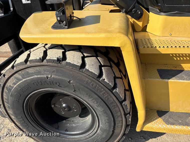 image for item EA7037 2010 Hyster H360HD forklift