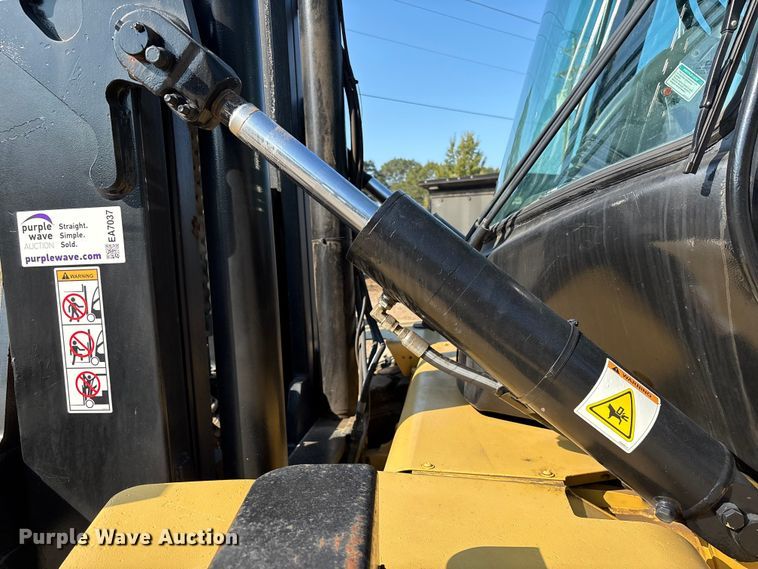 image for item EA7037 2010 Hyster H360HD forklift