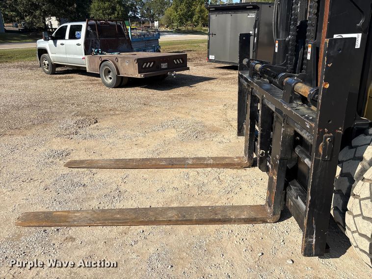 image for item EA7037 2010 Hyster H360HD forklift