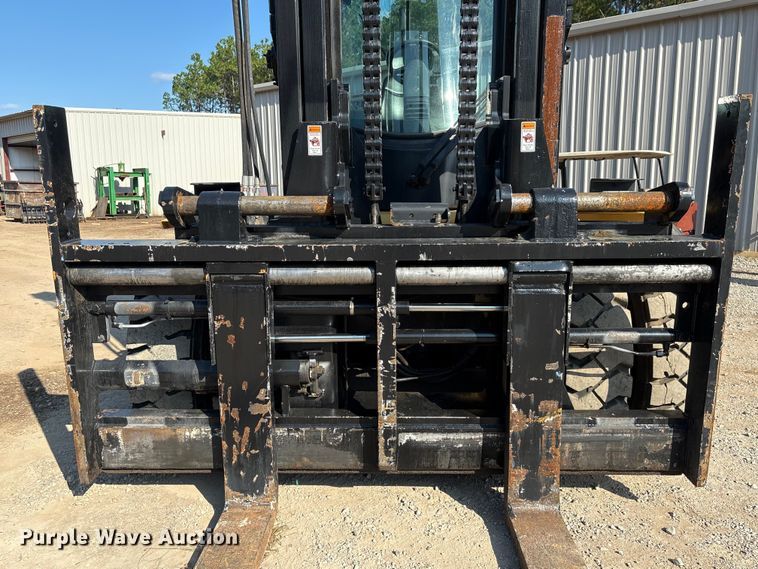 image for item EA7037 2010 Hyster H360HD forklift