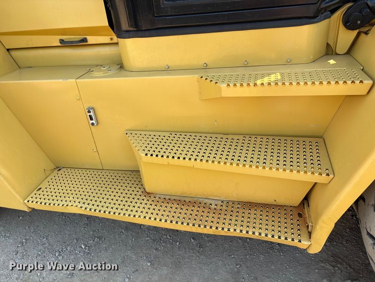 image for item EA7037 2010 Hyster H360HD forklift