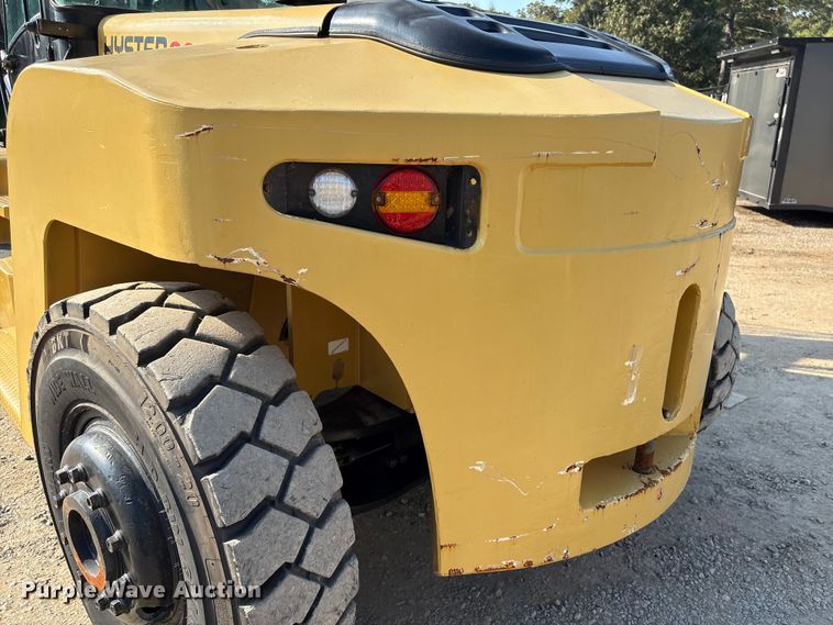 image for item EA7037 2010 Hyster H360HD forklift