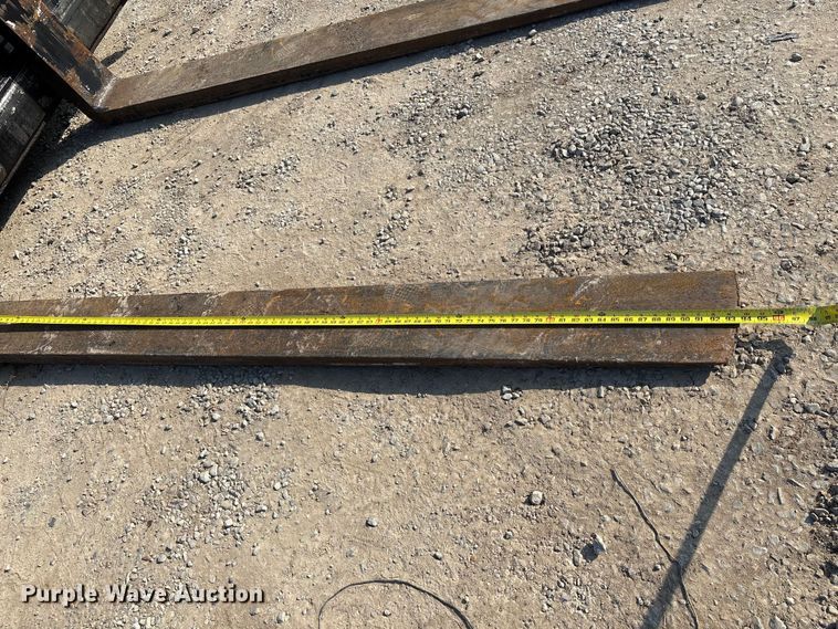 image for item EA7037 2010 Hyster H360HD forklift