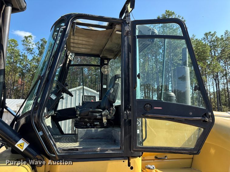 image for item EA7037 2010 Hyster H360HD forklift