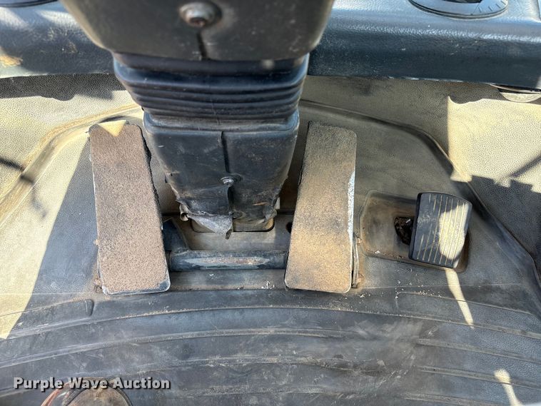 image for item EA7037 2010 Hyster H360HD forklift