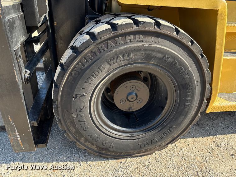 image for item EA7037 2010 Hyster H360HD forklift