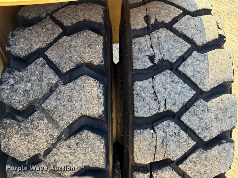 image for item EA7037 2010 Hyster H360HD forklift