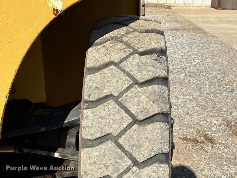 image for item EA7037 2010 Hyster H360HD forklift