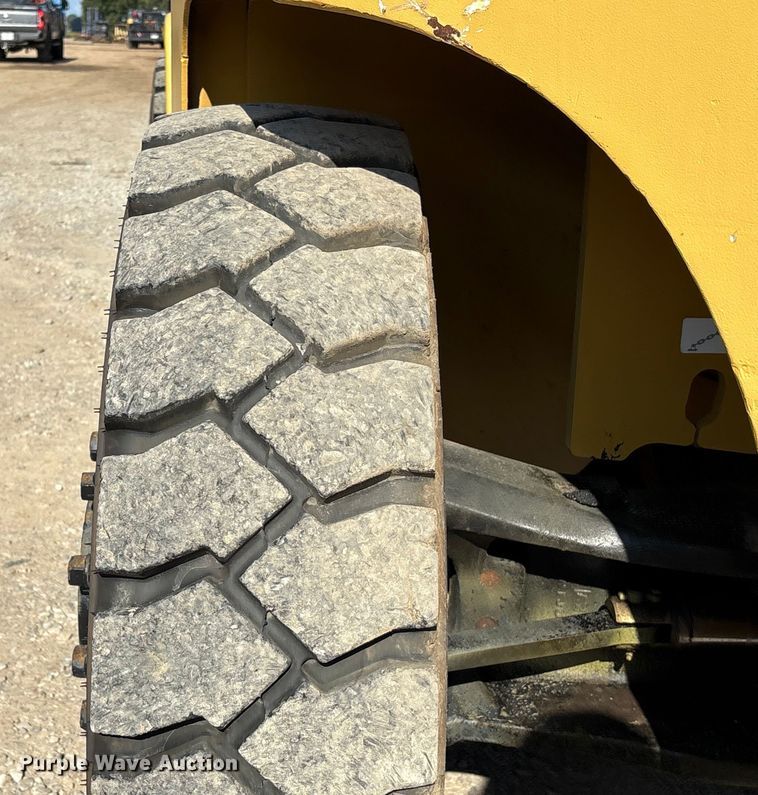 image for item EA7037 2010 Hyster H360HD forklift