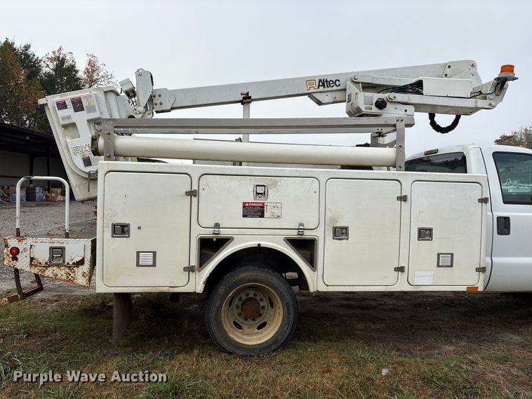 image for item EA7119 2011 Ford F450 Super Duty bucket truck