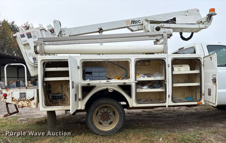 image for item EA7119 2011 Ford F450 Super Duty bucket truck