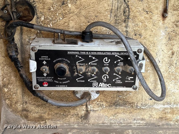 image for item EA7119 2011 Ford F450 Super Duty bucket truck