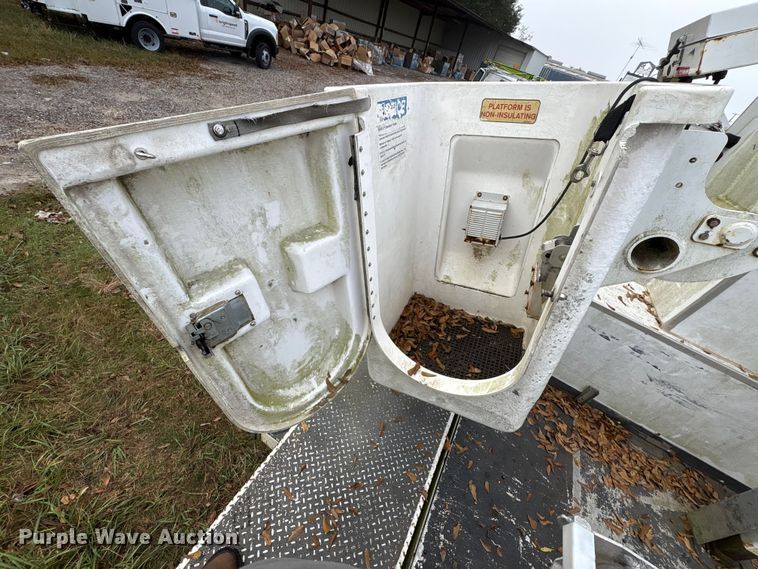 image for item EA7119 2011 Ford F450 Super Duty bucket truck