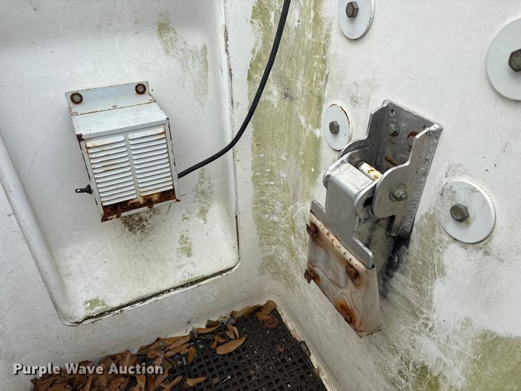 image for item EA7119 2011 Ford F450 Super Duty bucket truck