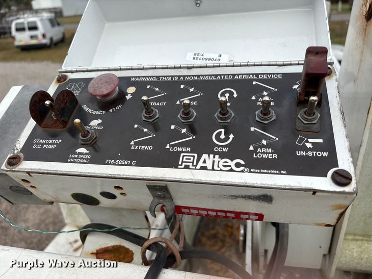 image for item EA7119 2011 Ford F450 Super Duty bucket truck