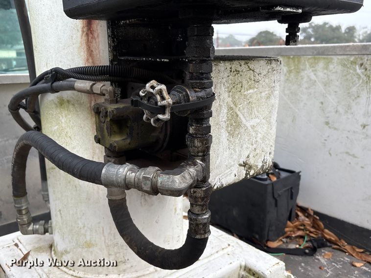 image for item EA7119 2011 Ford F450 Super Duty bucket truck