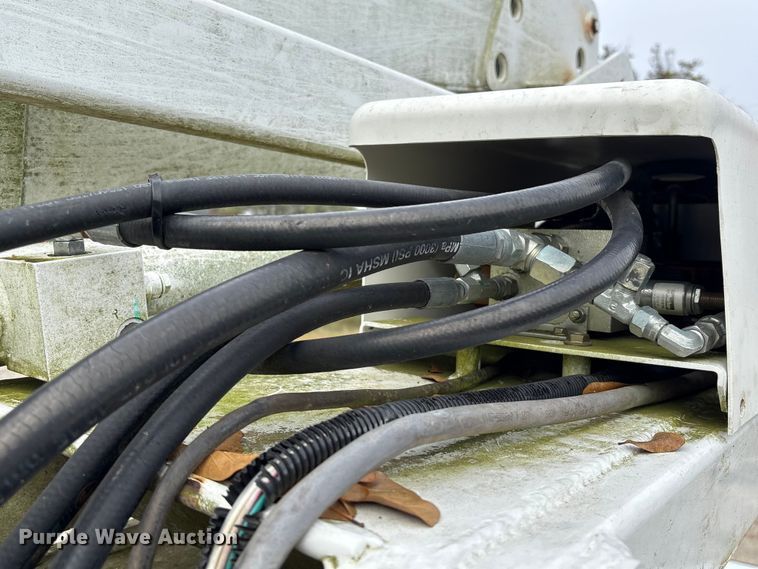 image for item EA7119 2011 Ford F450 Super Duty bucket truck