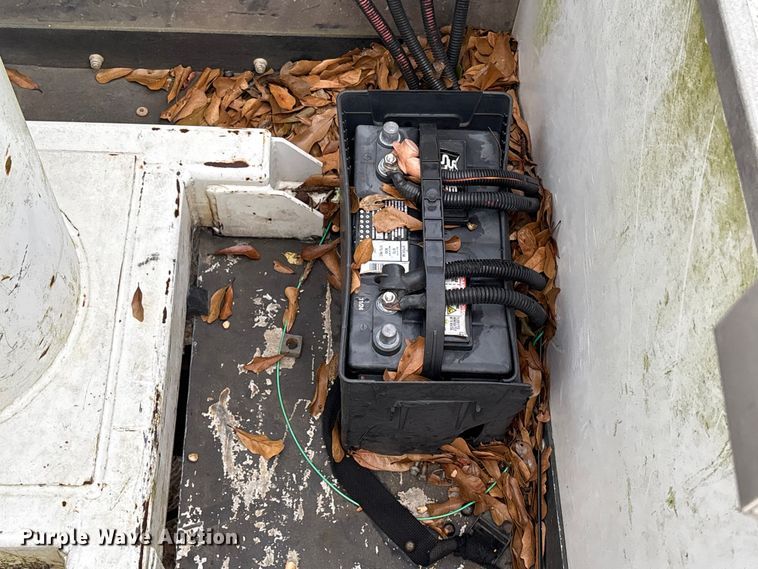 image for item EA7119 2011 Ford F450 Super Duty bucket truck