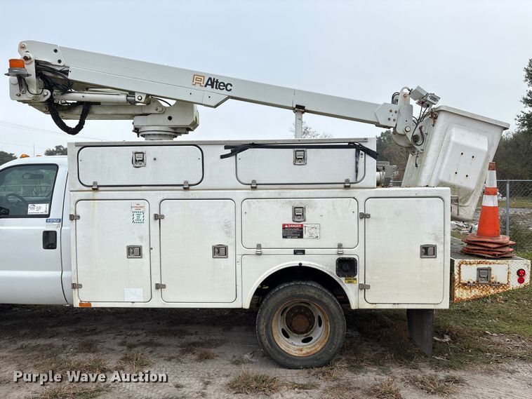 image for item EA7119 2011 Ford F450 Super Duty bucket truck