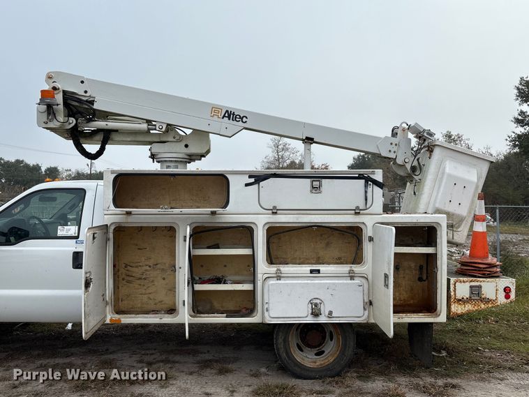 image for item EA7119 2011 Ford F450 Super Duty bucket truck