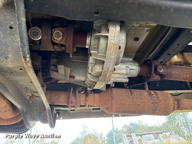 image for item EA7119 2011 Ford F450 Super Duty bucket truck